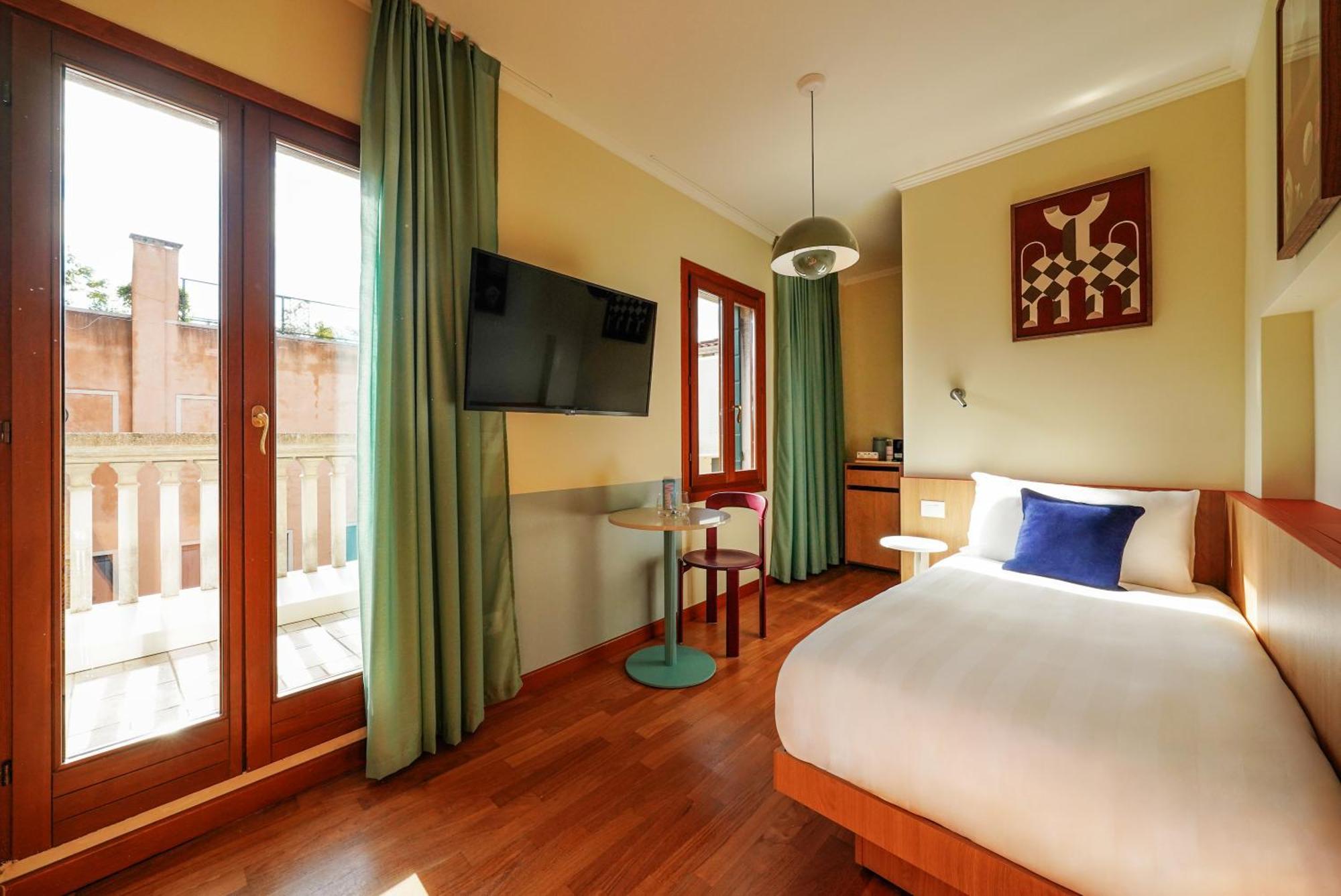 Single Room Balcony