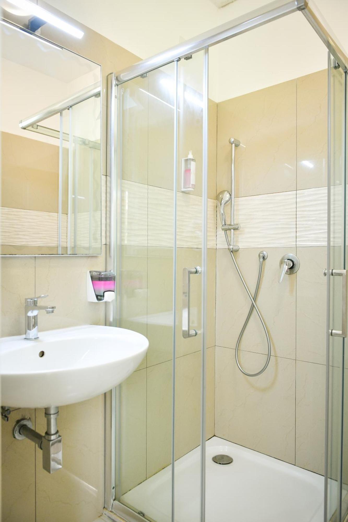 Quarto Individual Econômico