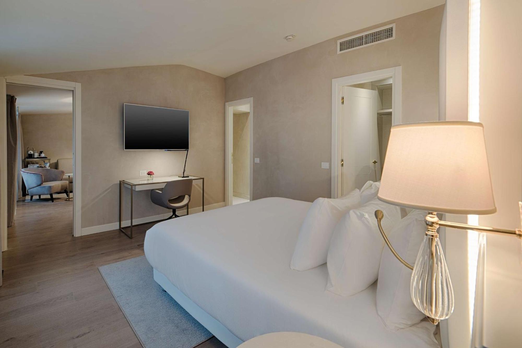 Suite Extra Bed,1675808131:JPEG