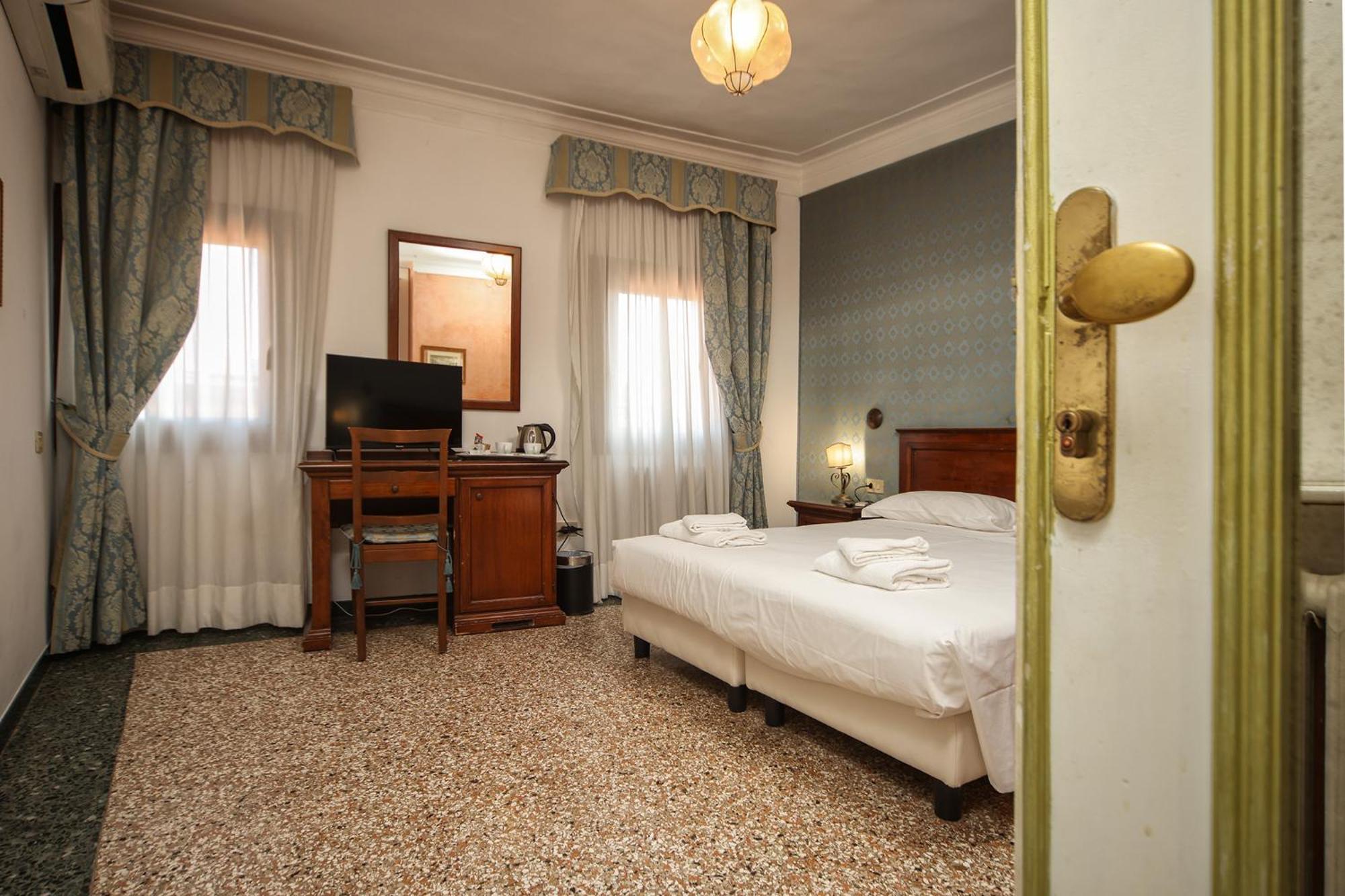 Standard Double Room with Shared Bathroom