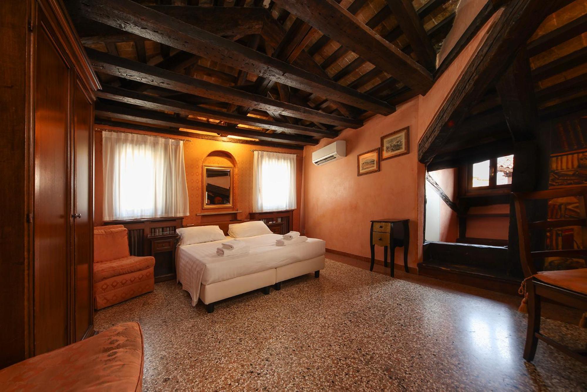 Junior Suite with Private External Bathroom