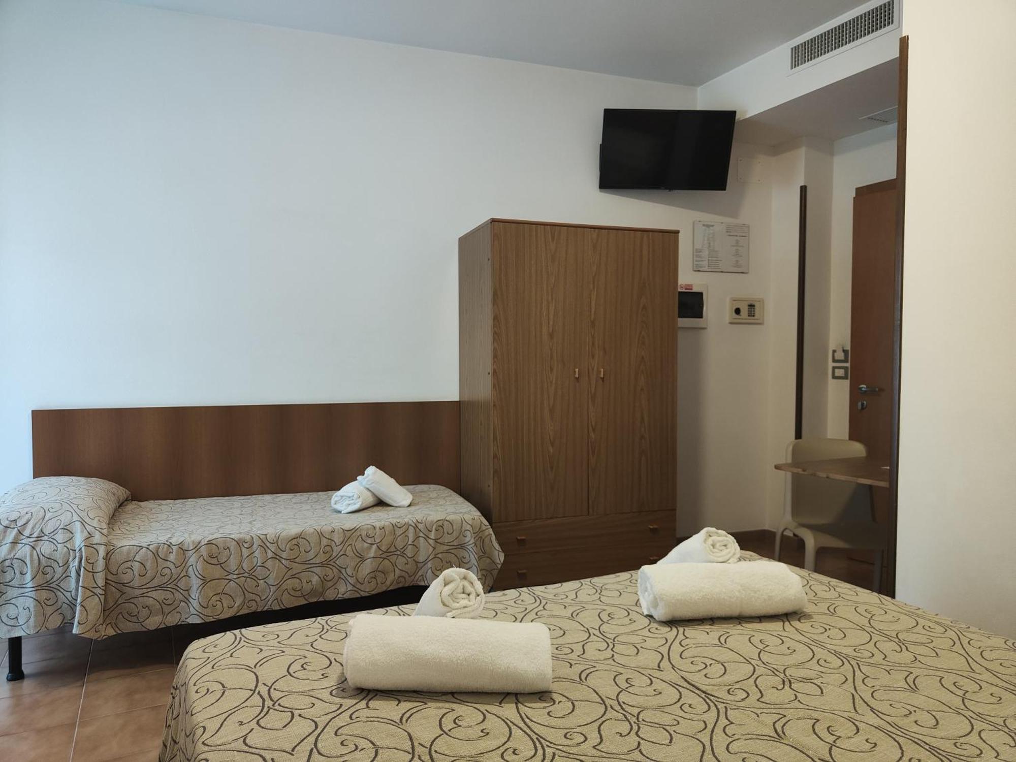 Triple Room,1679614297:JPEG