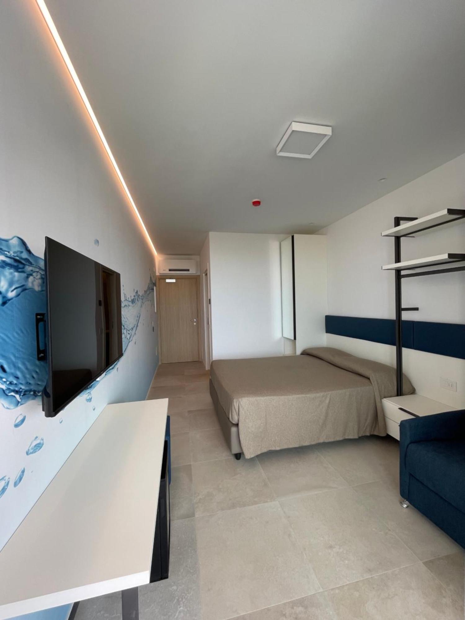Doppelzimmer mit Balkon und Meerblick