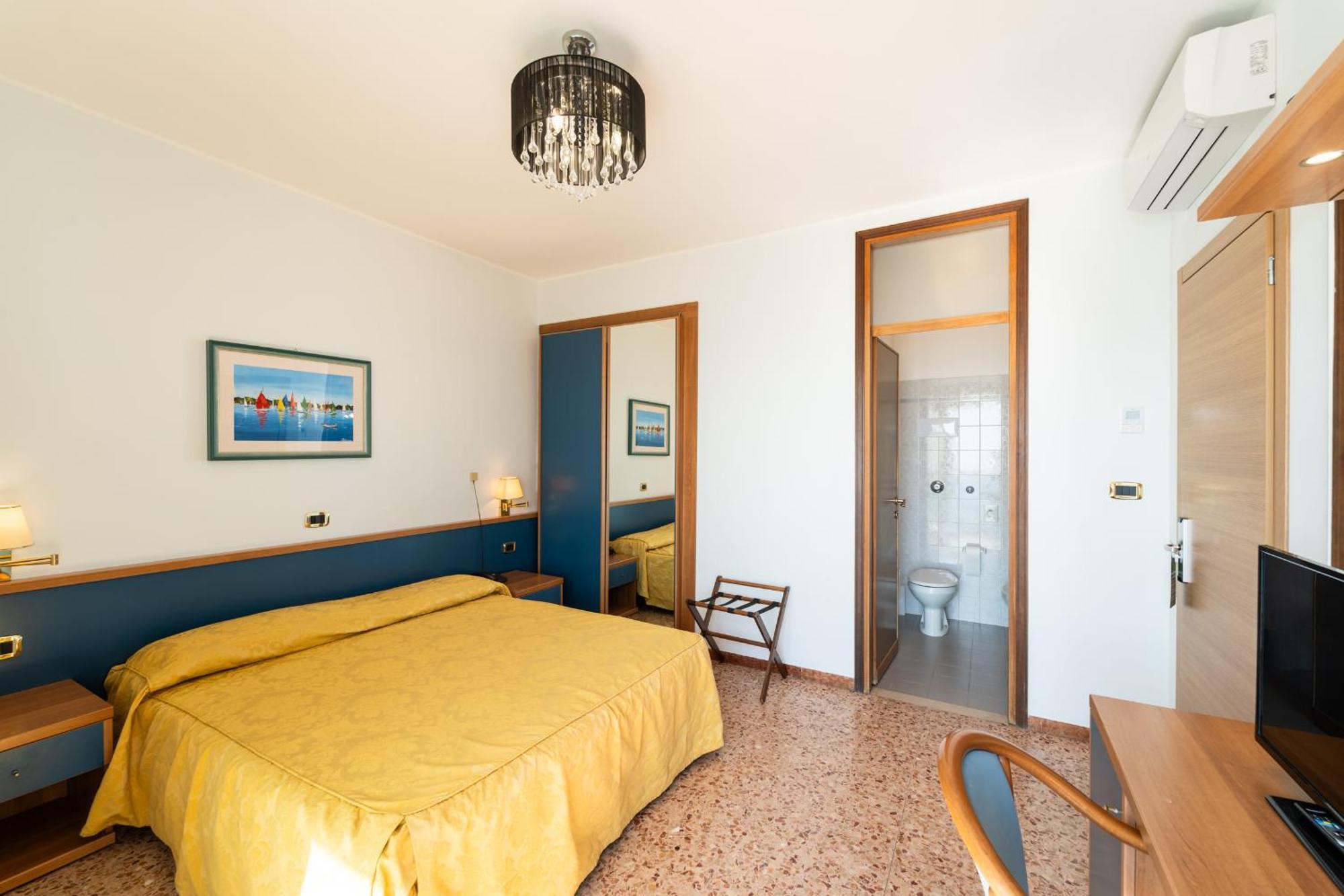 Double or Twin Room Balcony Front Sea View