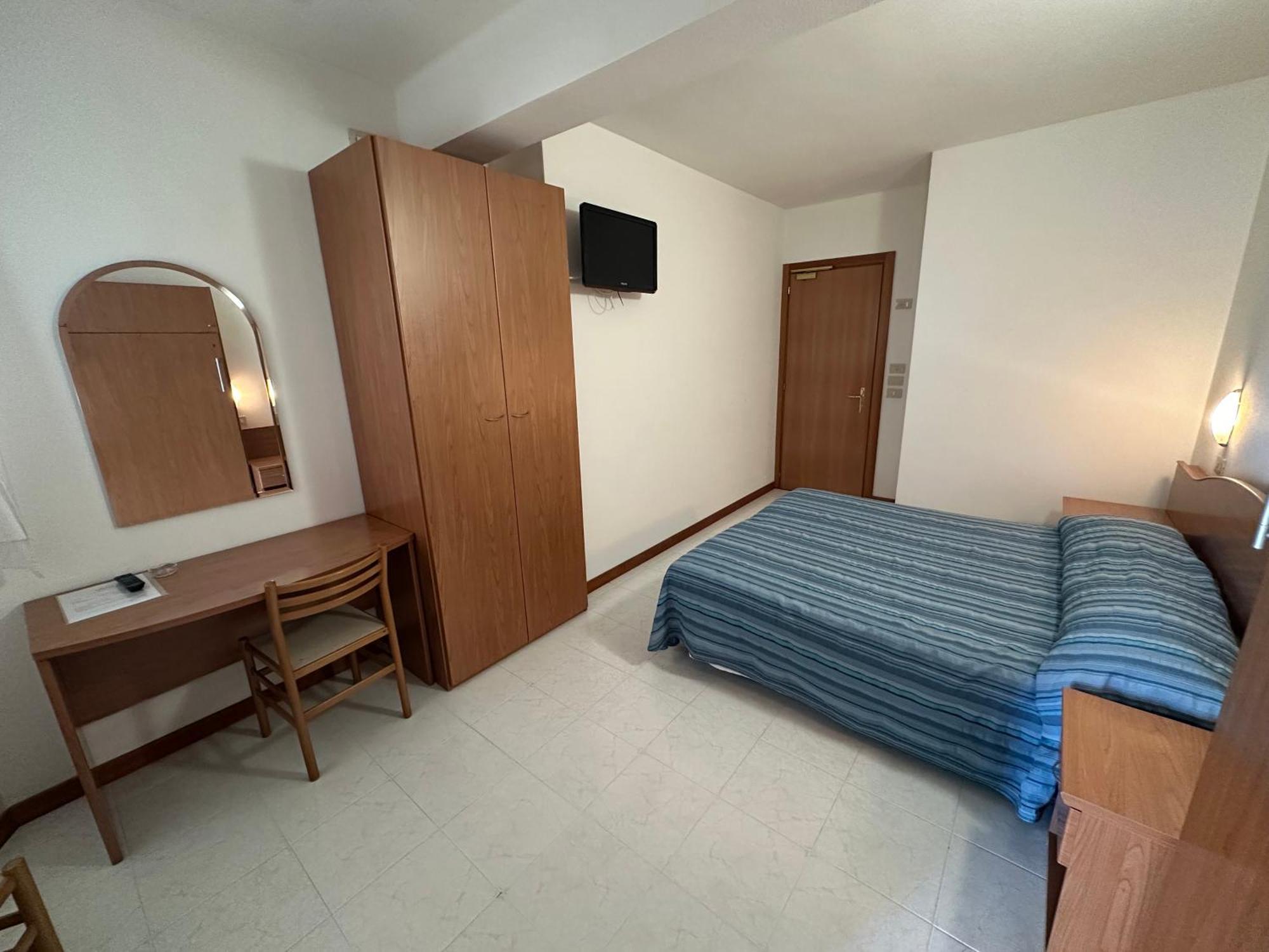 Deluxe Doppelzimmer mit Balkon und teilweisem Meerblick