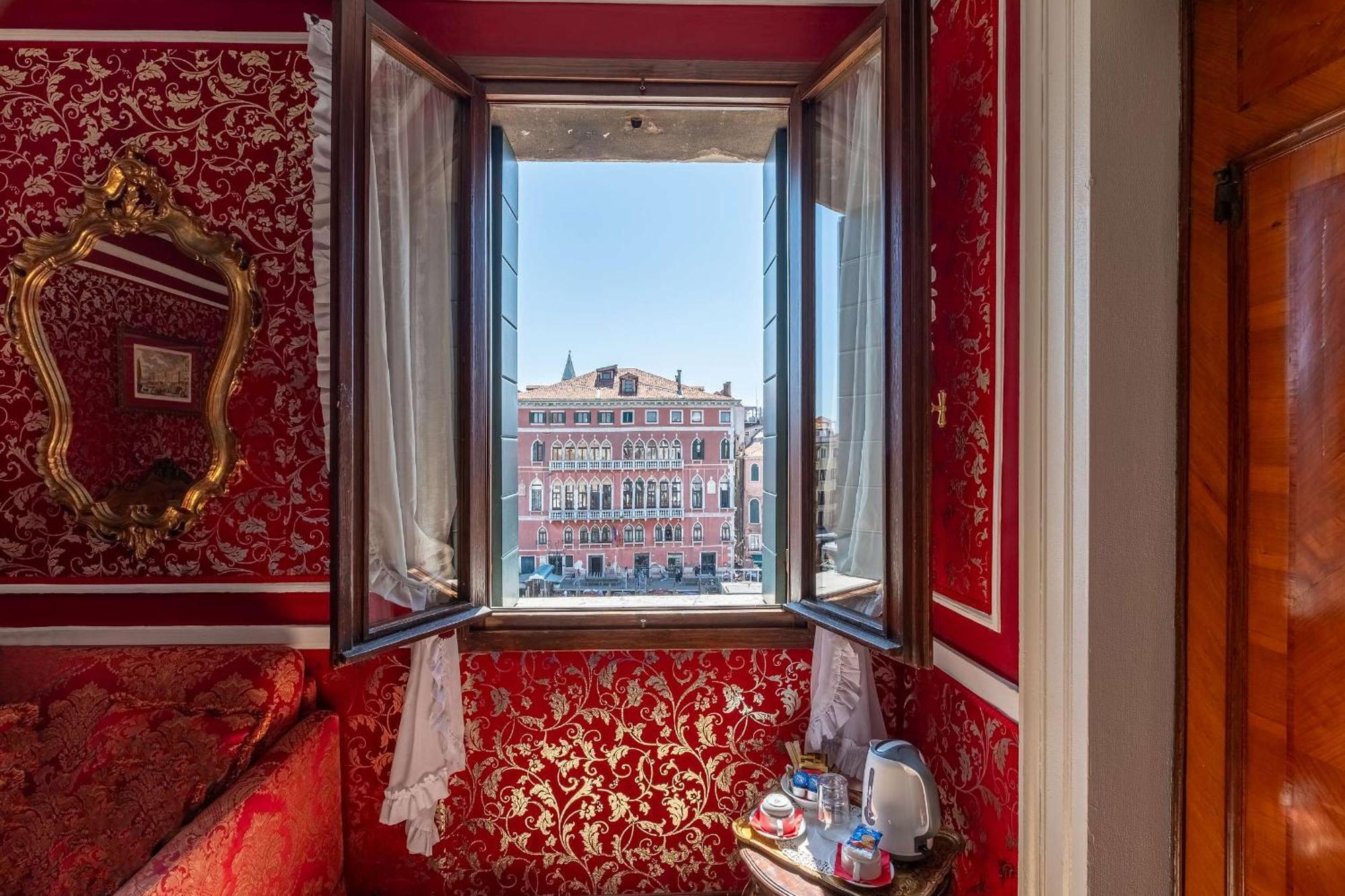 Junior Suite Canal View