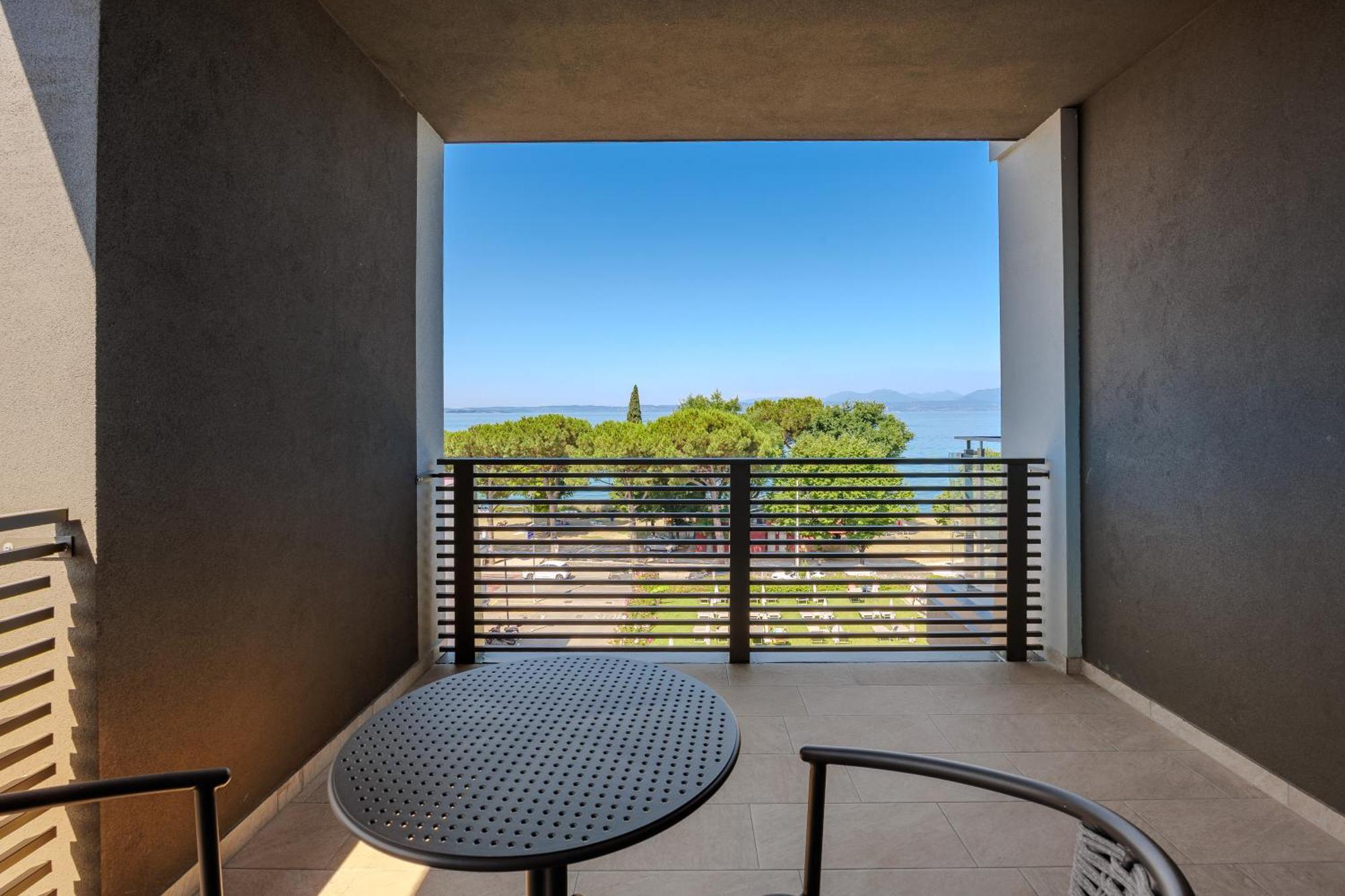 Panorama Double Room Lake View