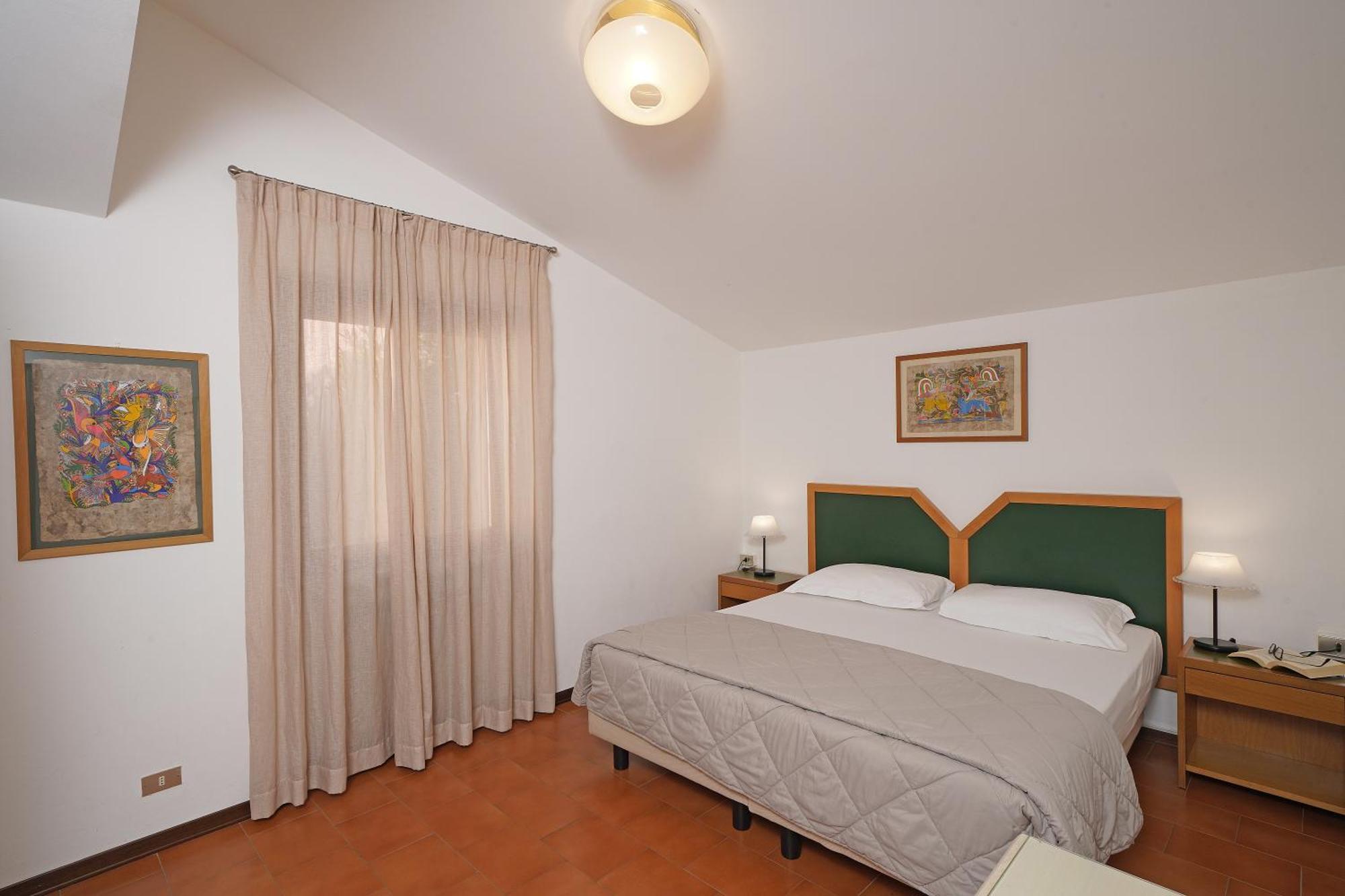 One-Bedroom Apartment Lake View