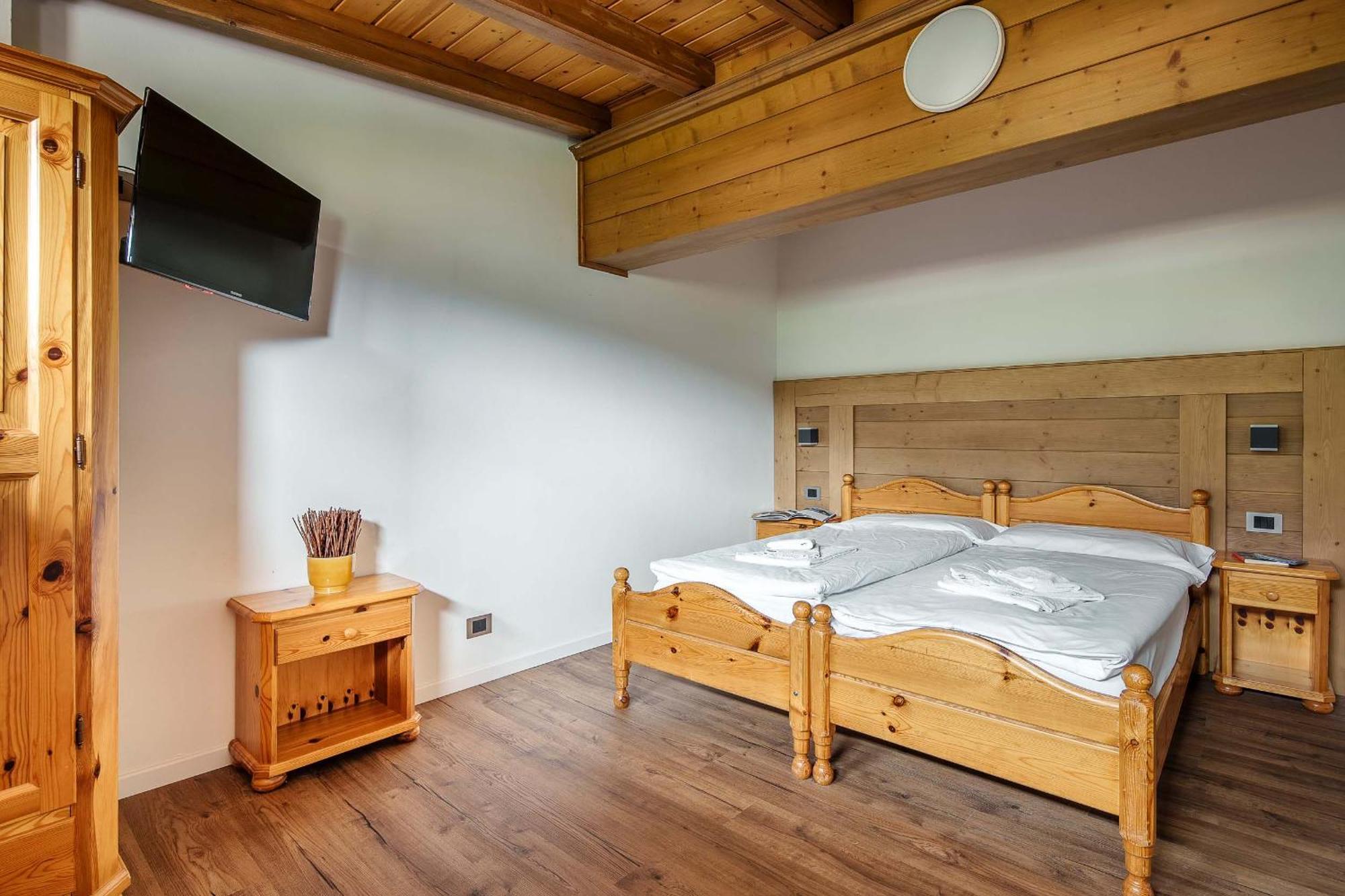 Family Room with Two Bedrooms and One Bathroom