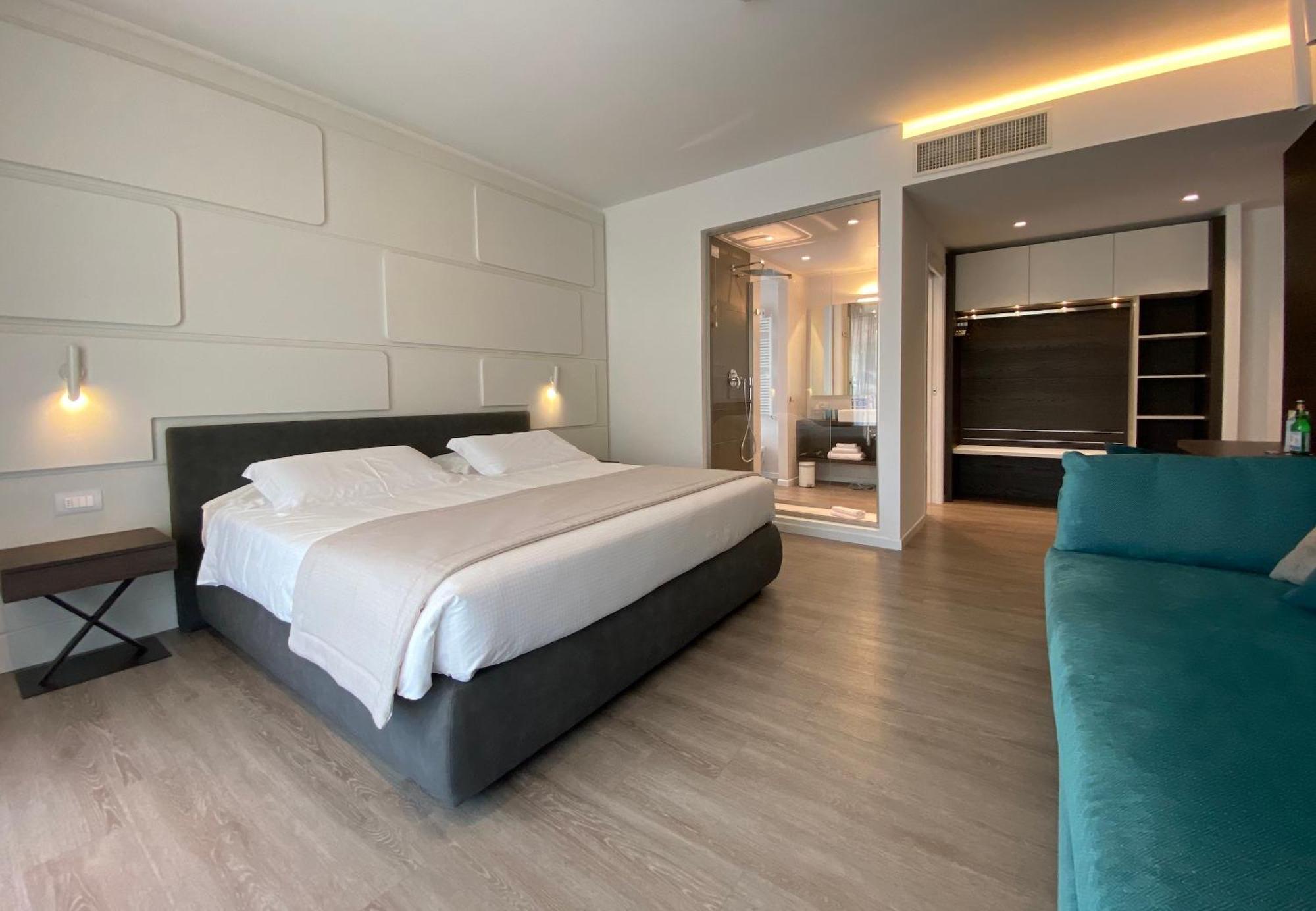 Deluxe Triple Room Balcony
