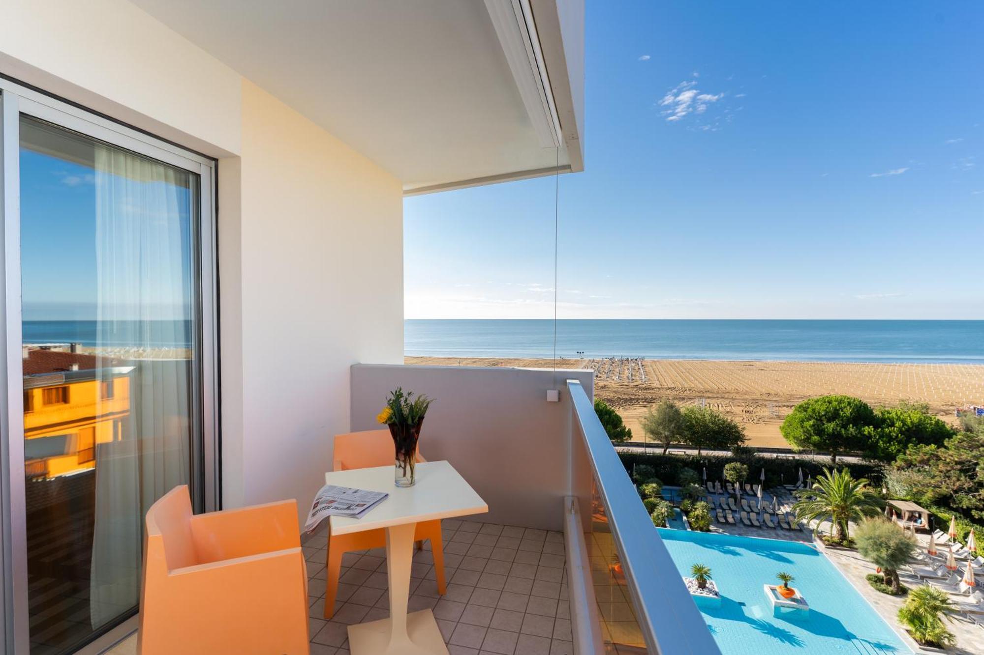 Double or Twin Room Side Sea View