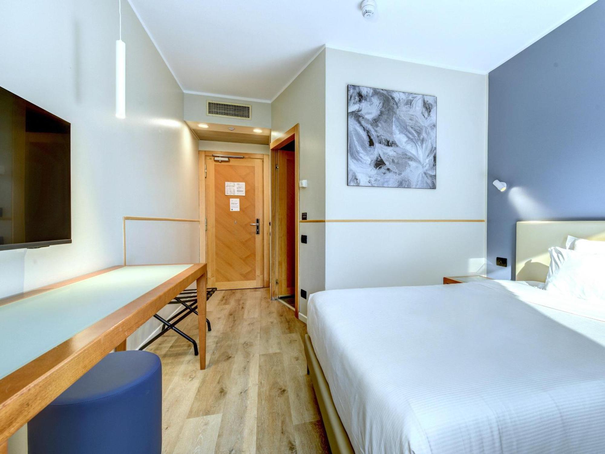 Deluxe Single Room,1742639815:JPEG