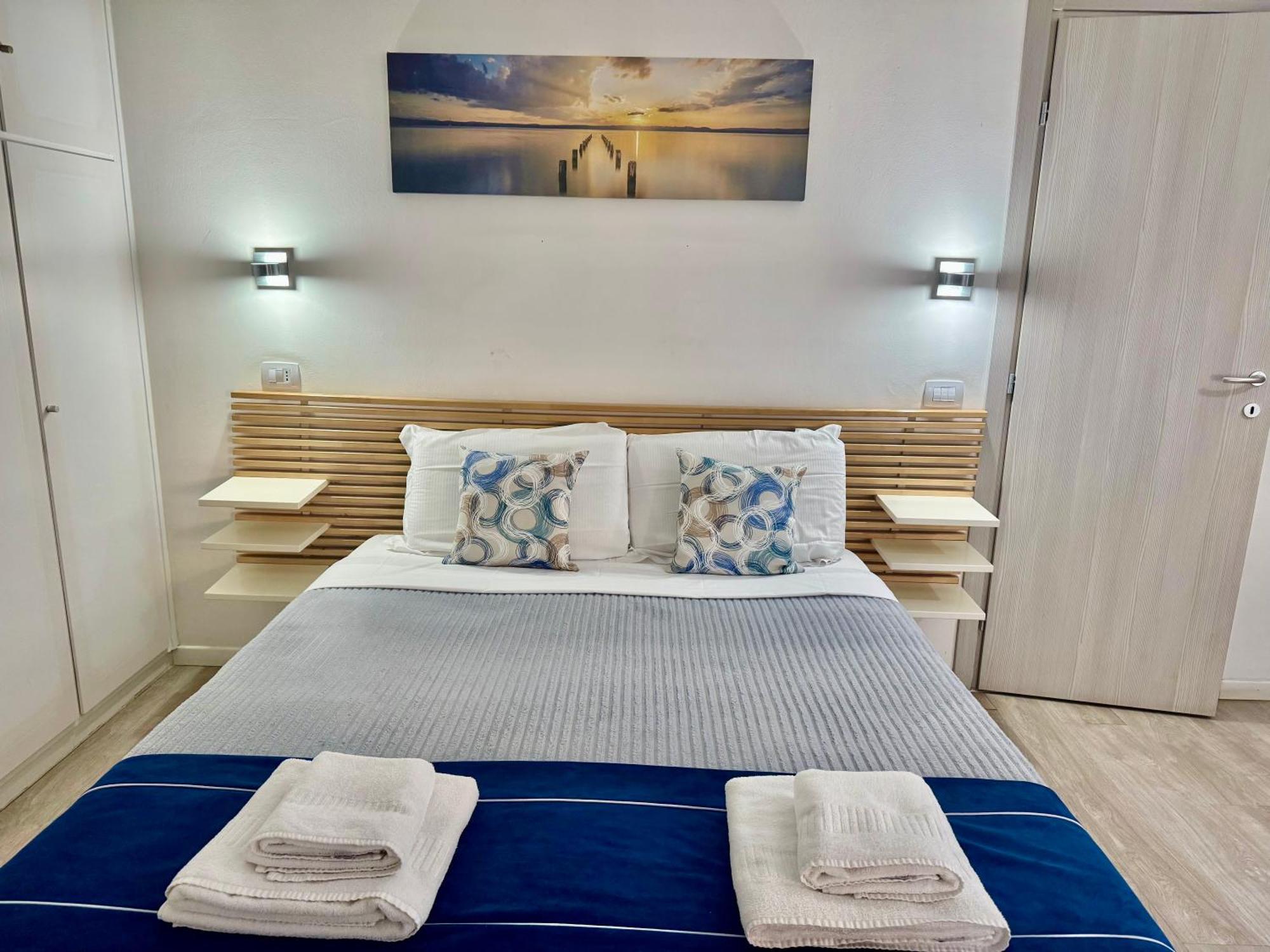 Double Room External Private Bathroom