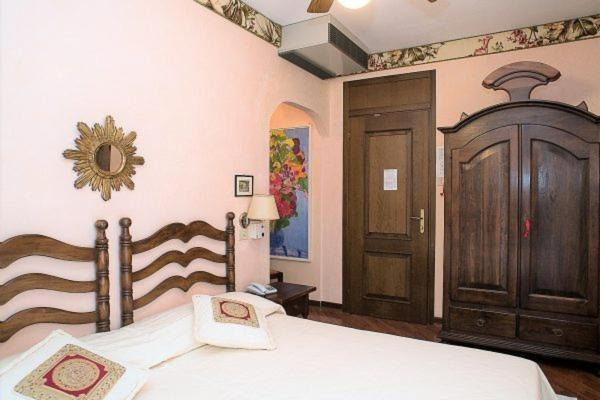 Standard Double or Twin Room Balcony