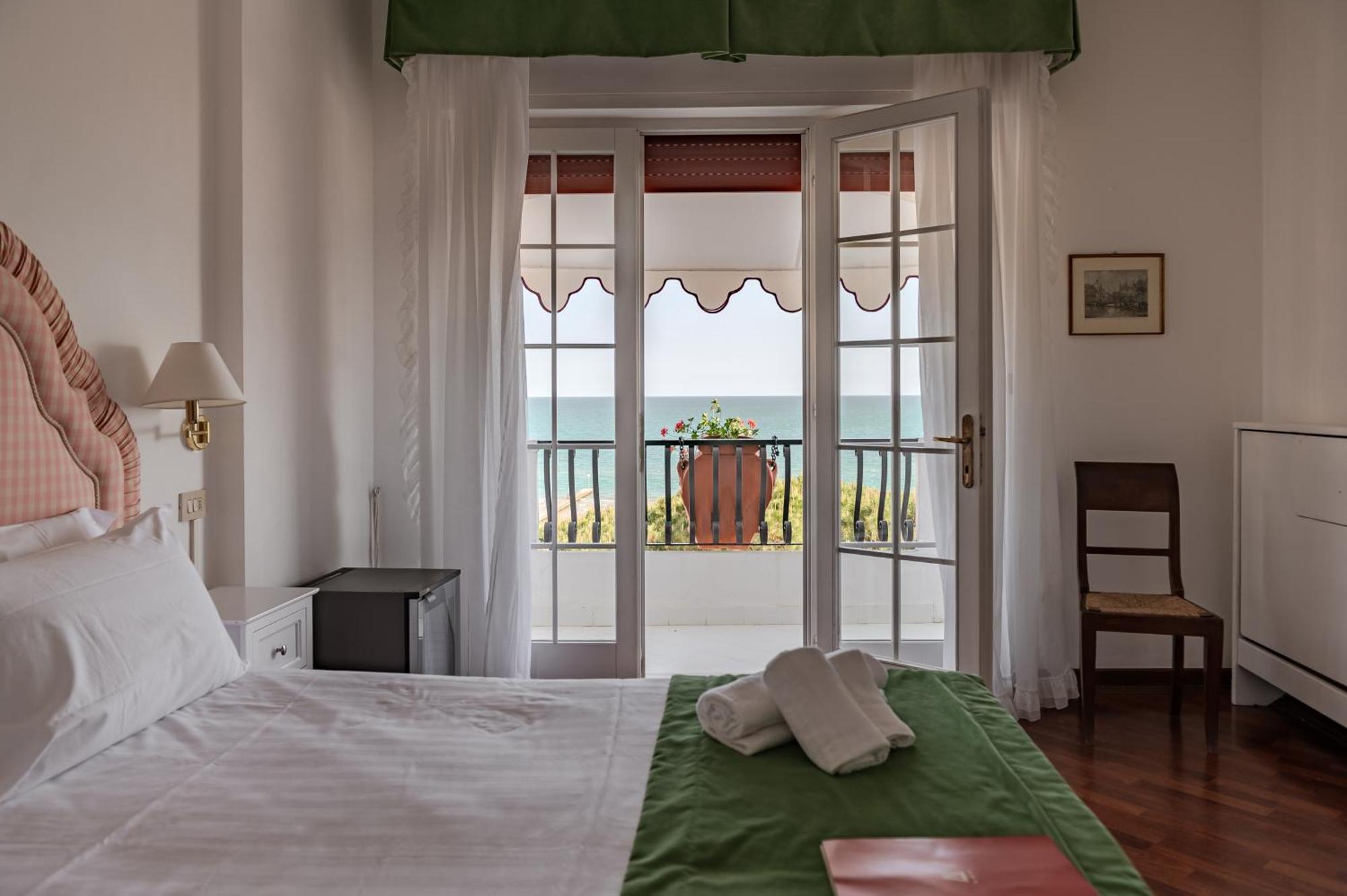 Standard Double or Twin Room Sea View