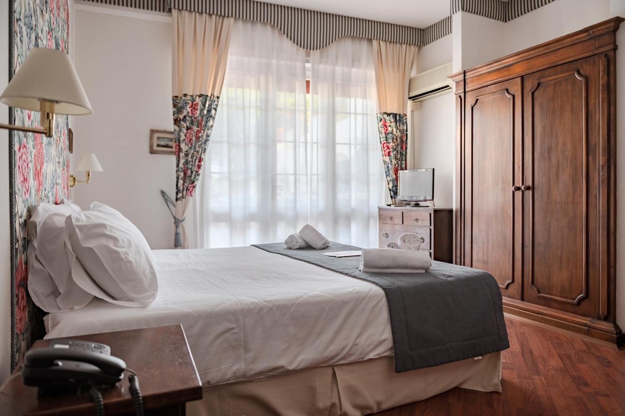 Deluxe Double or Twin Room Sea View
