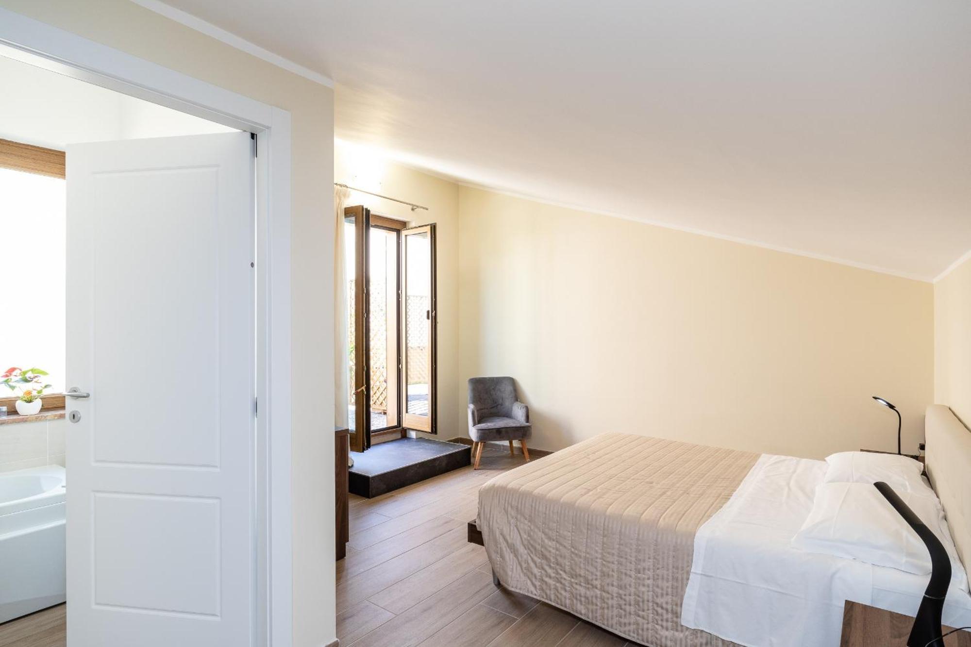 Doppelzimmer mit Whirlpool-Badewanne