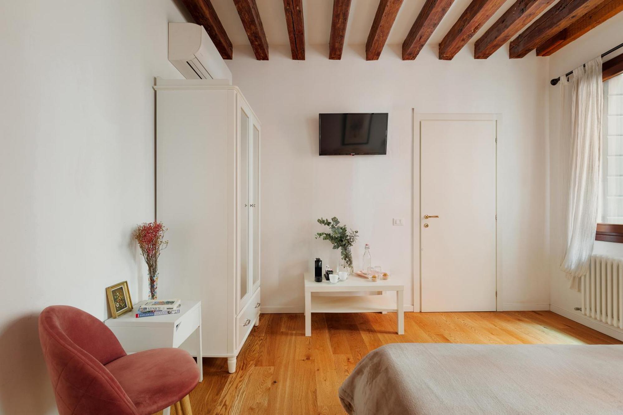 Double Room Private Bathroom