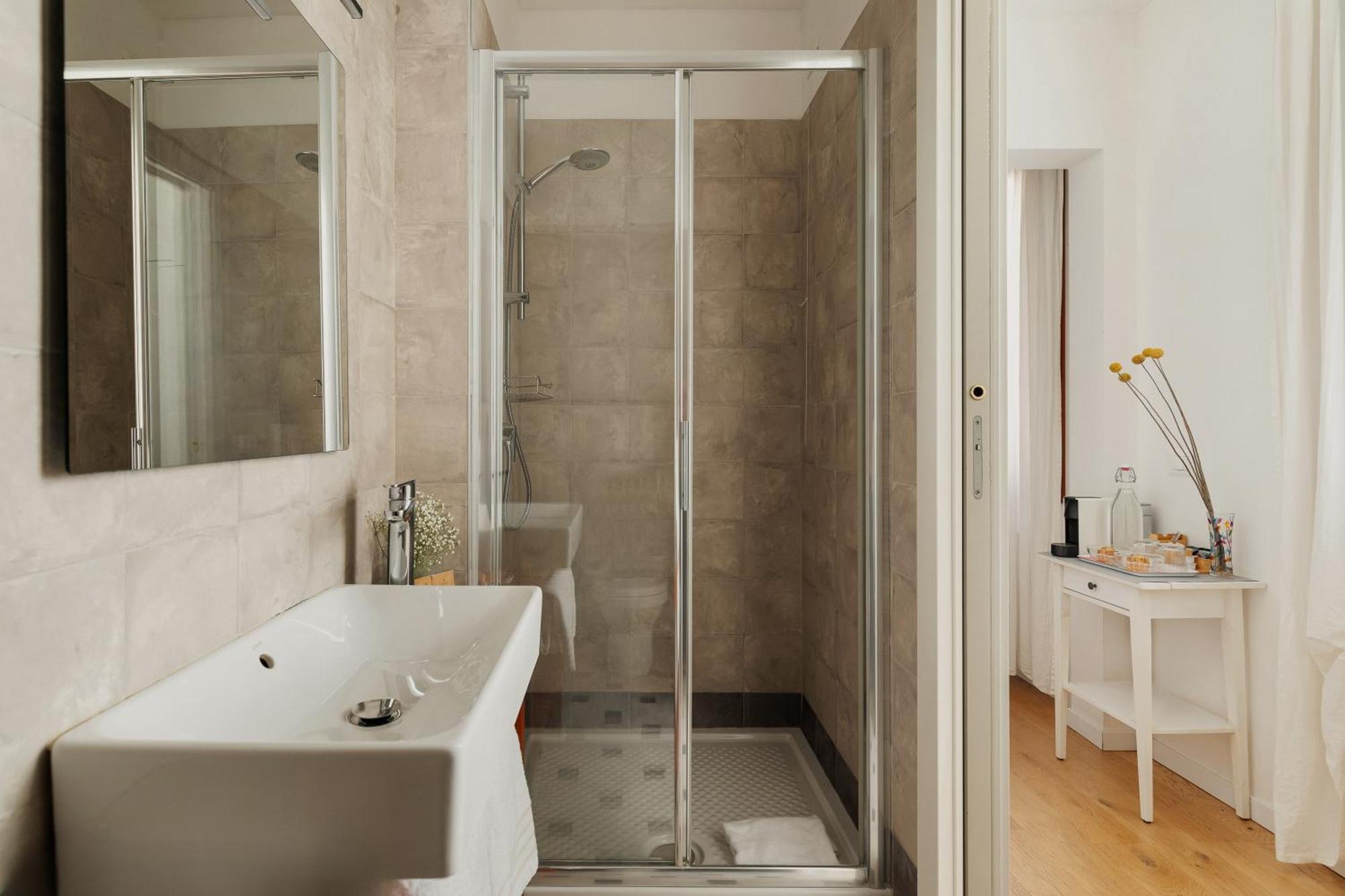 Double or Twin Room Private Bathroom