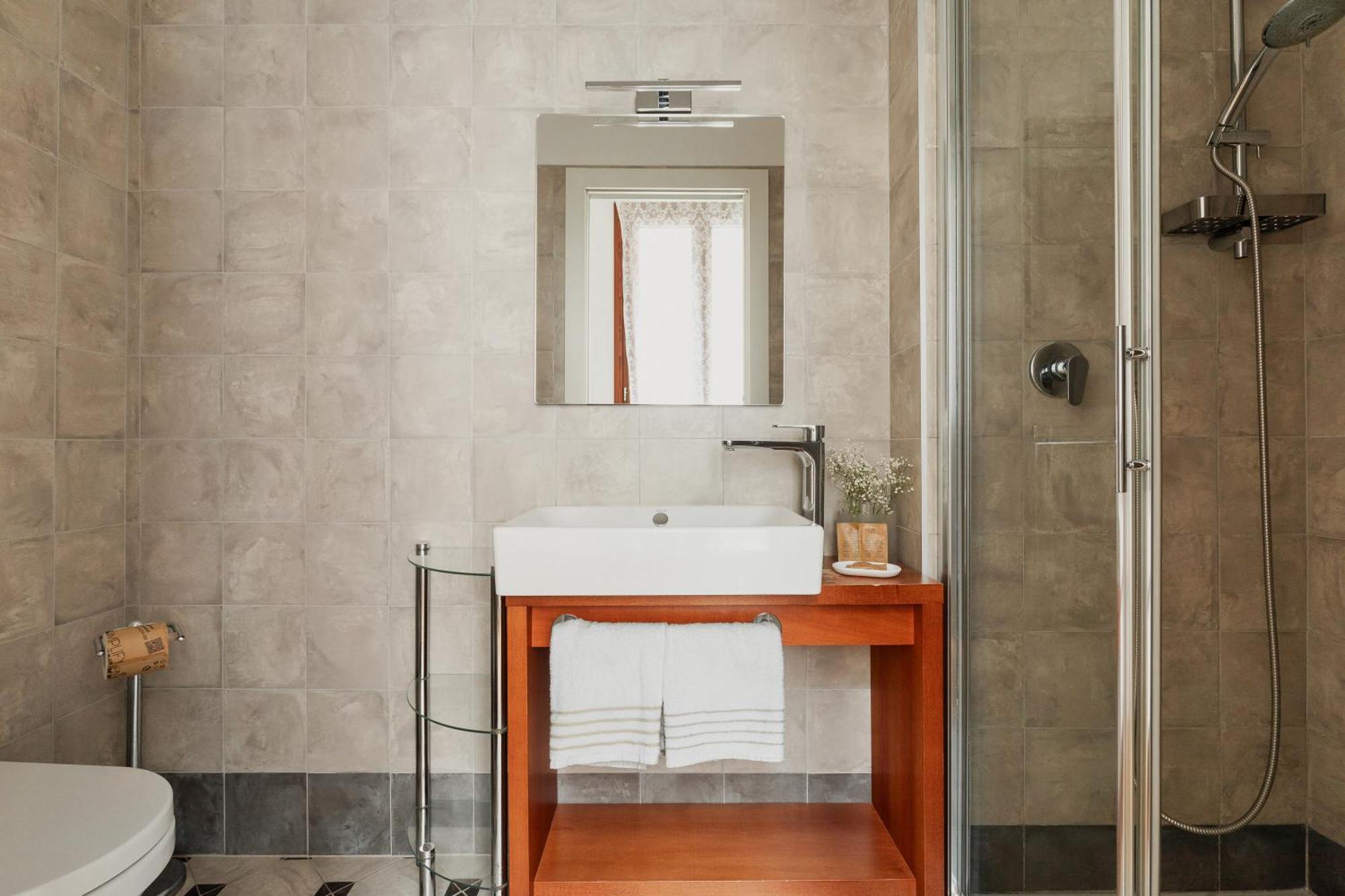 Double or Twin Room Private Bathroom