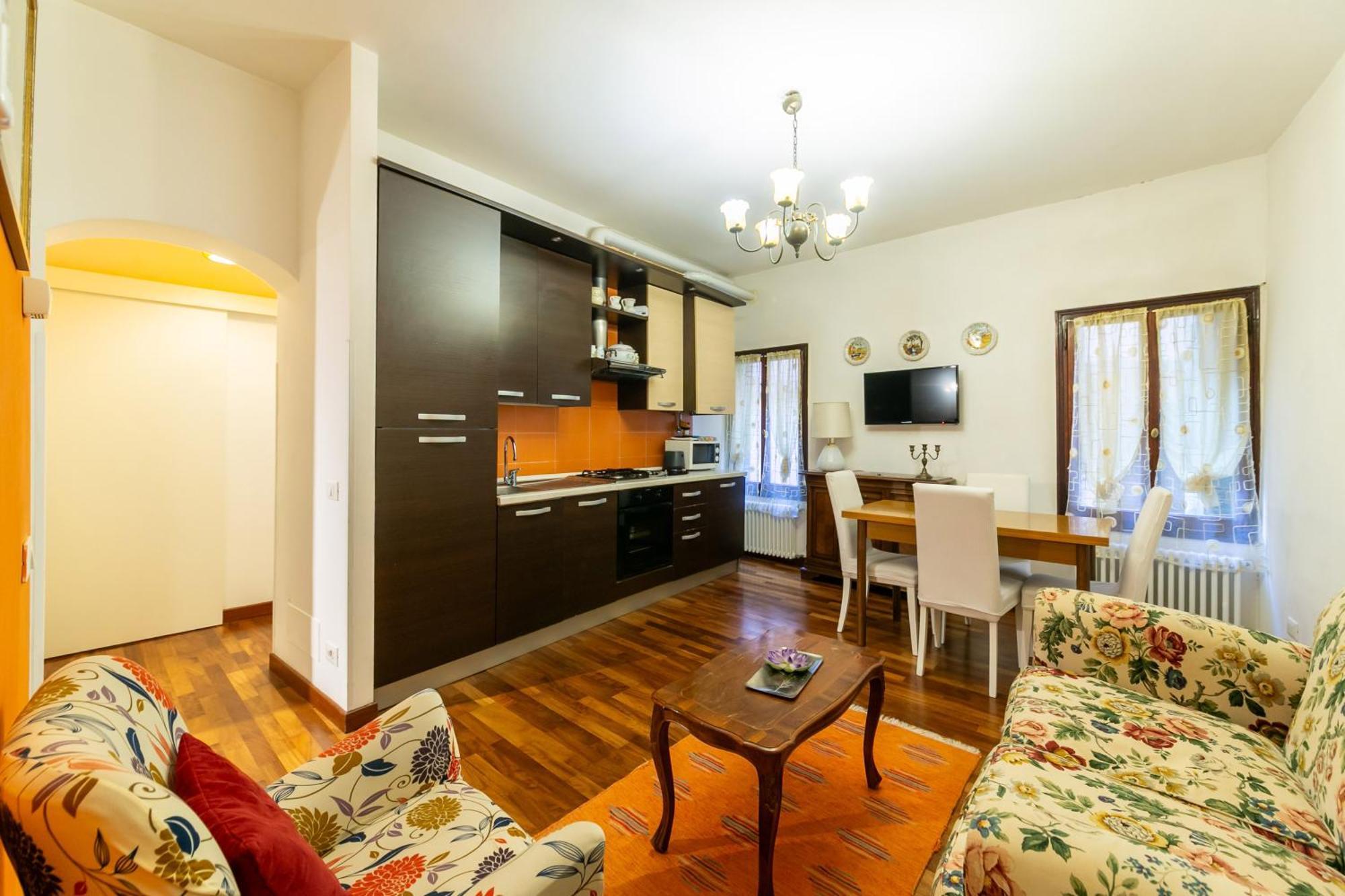 Ca' Visconti Two-Bedroom Apartment Cannaregio 4101