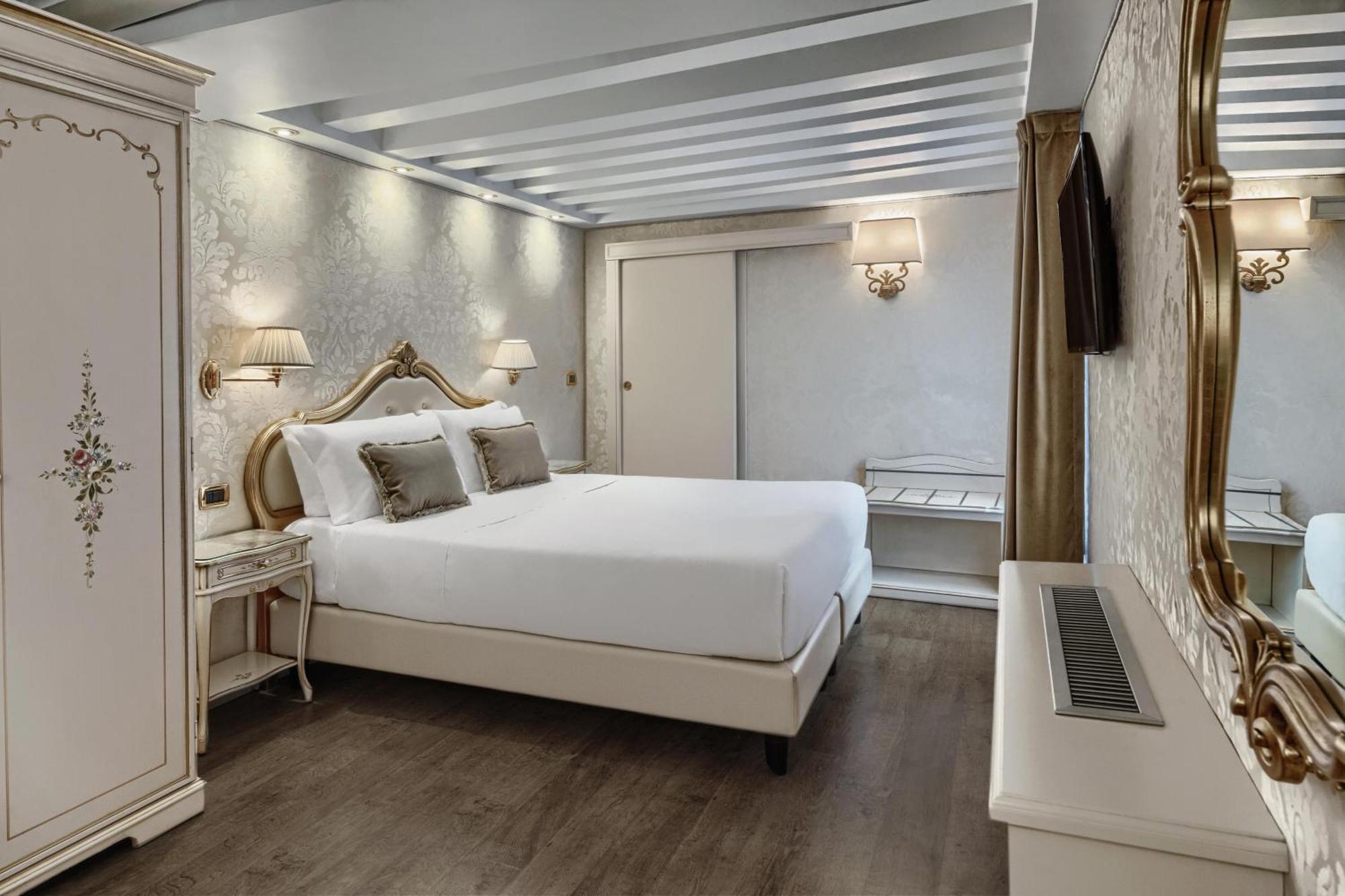 Classic Queen Room