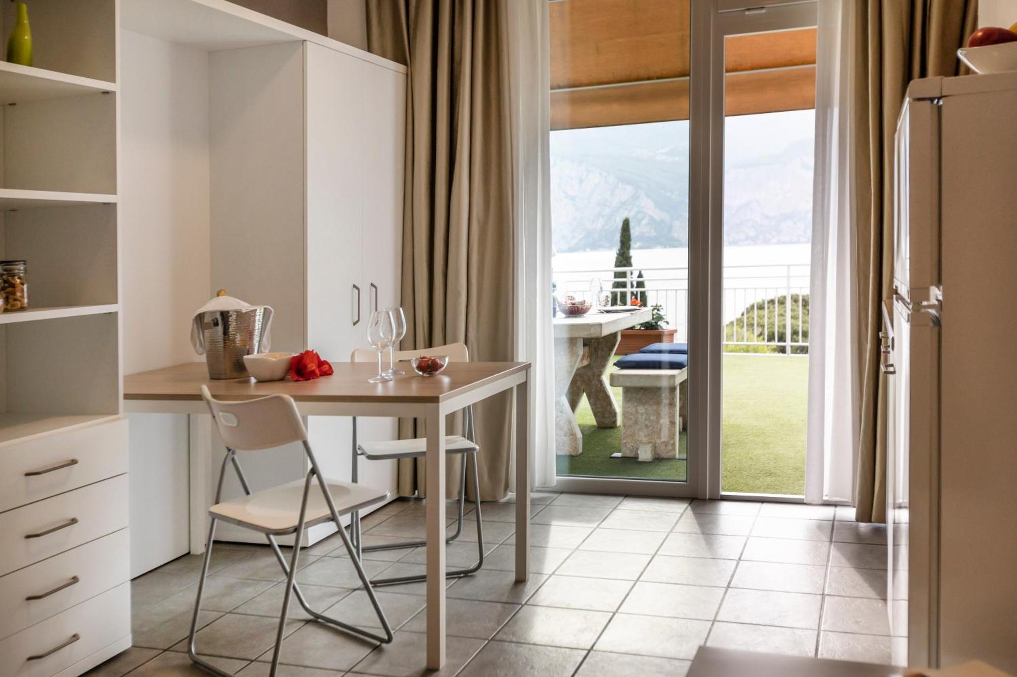 Apartment with lake view and terrace,1746900974:JPEG