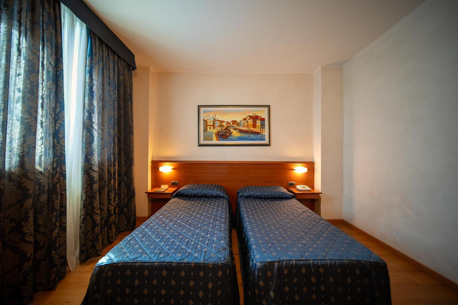 Deluxe Double or Twin Room,1756411090:JPEG