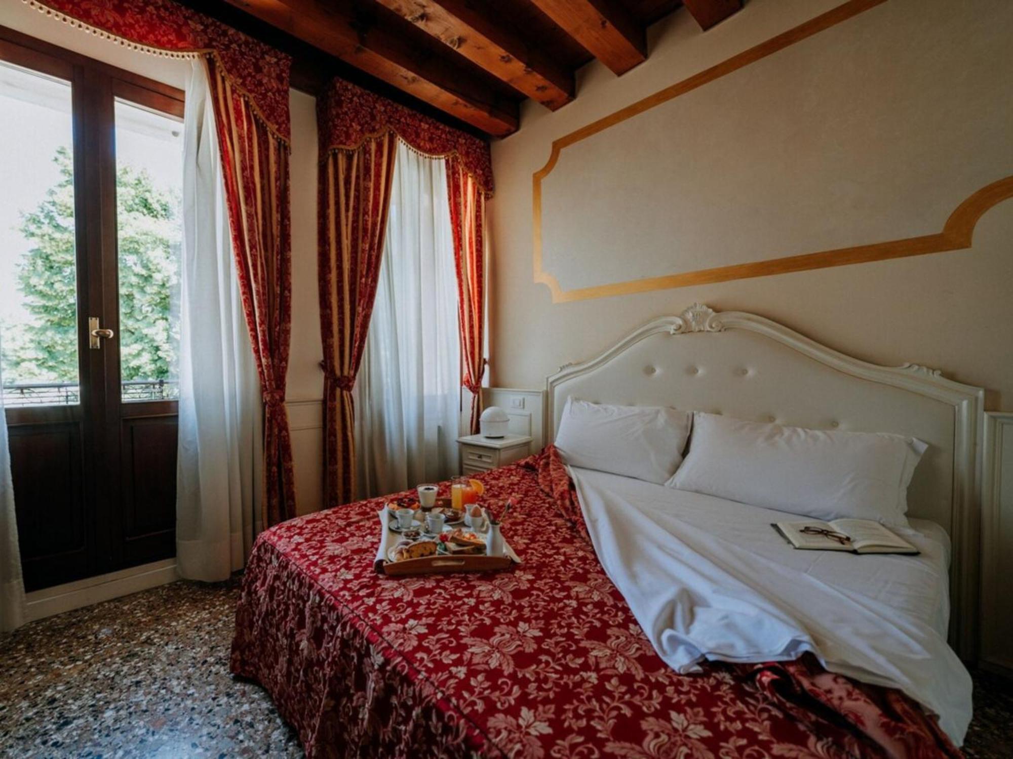 Deluxe Double Room,1758526907:JPEG