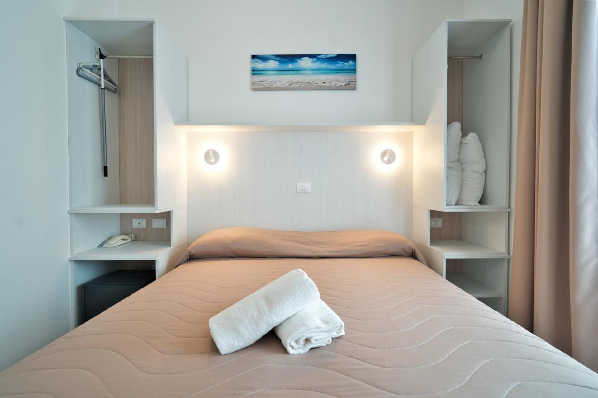 Doppel-/Zweibettzimmer mit direktem Meerblick