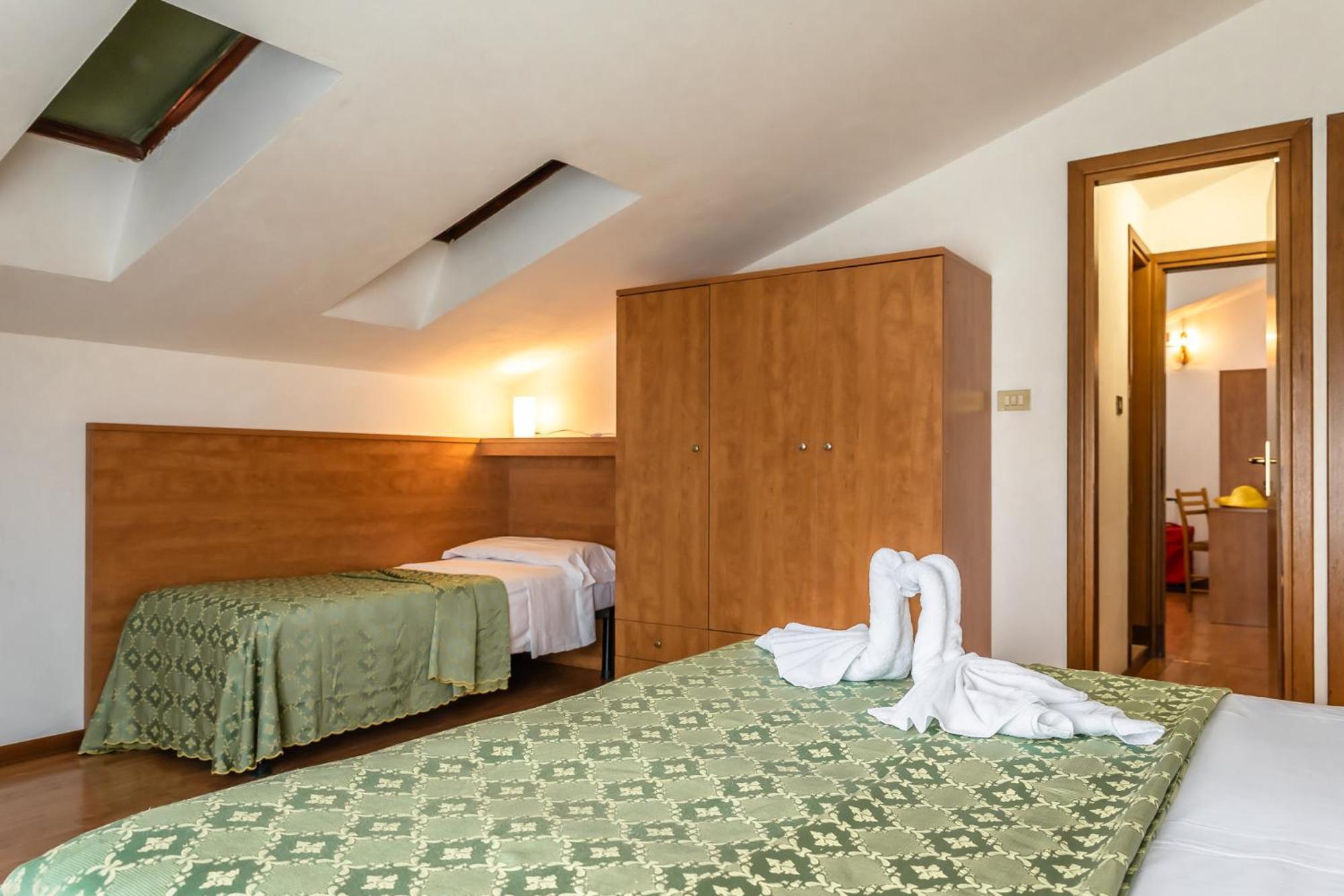 Basic Triple Room