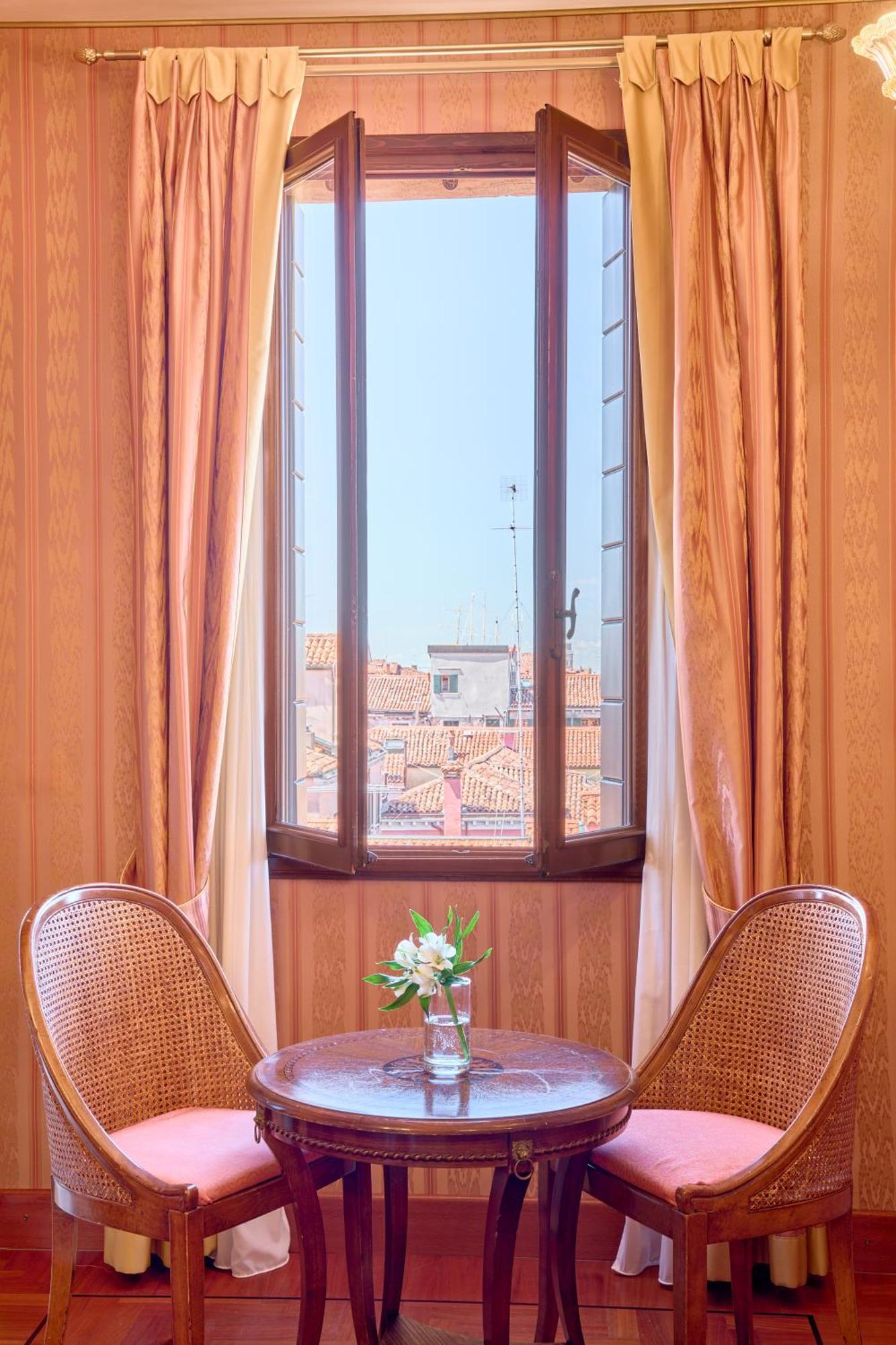 Deluxe Double Room with Full Breakfast