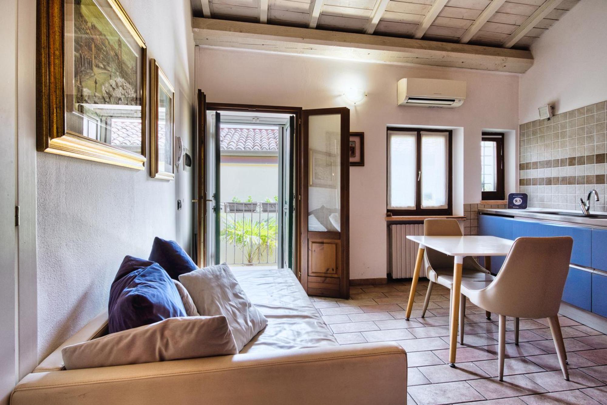 Deluxe Apartment