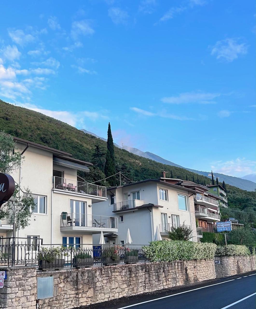 Appartamento con 2 Camere da Letto e Vista Lago