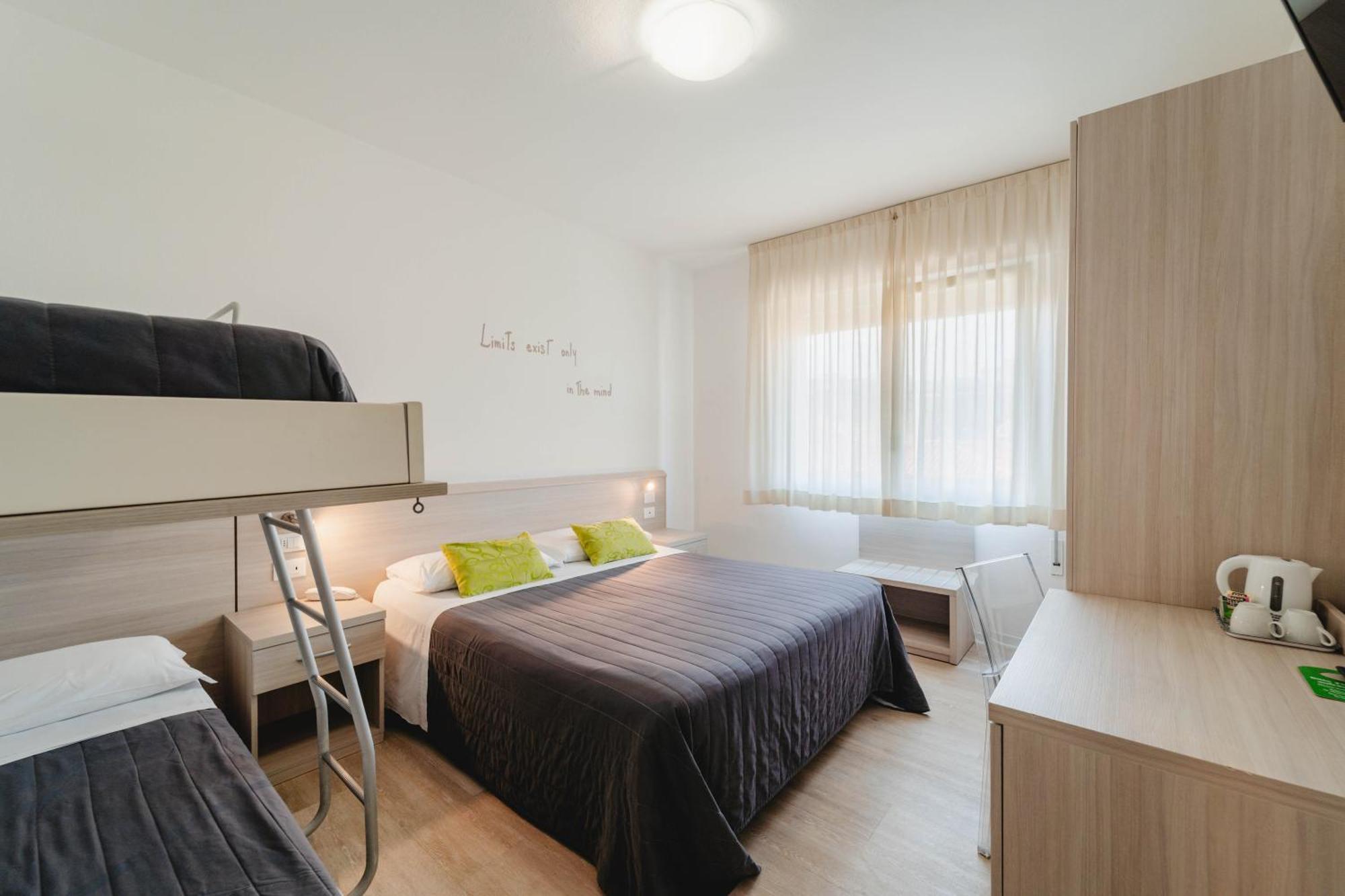 Chambre Quadruple avec Salle de Bains Privative
