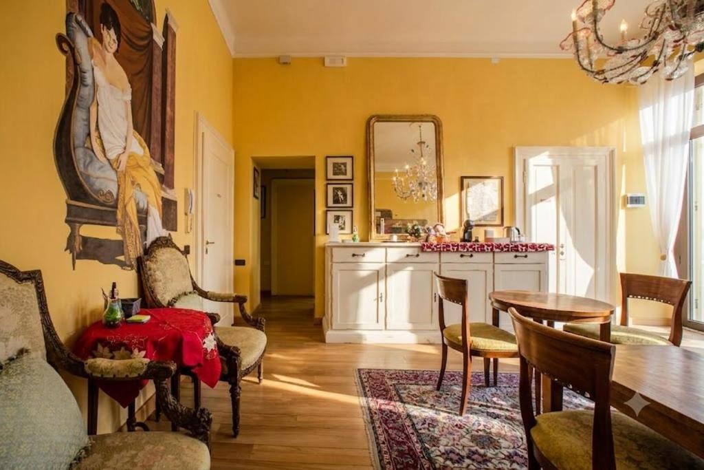Doppel-/Zweibettzimmer mit privatem, externem Bad