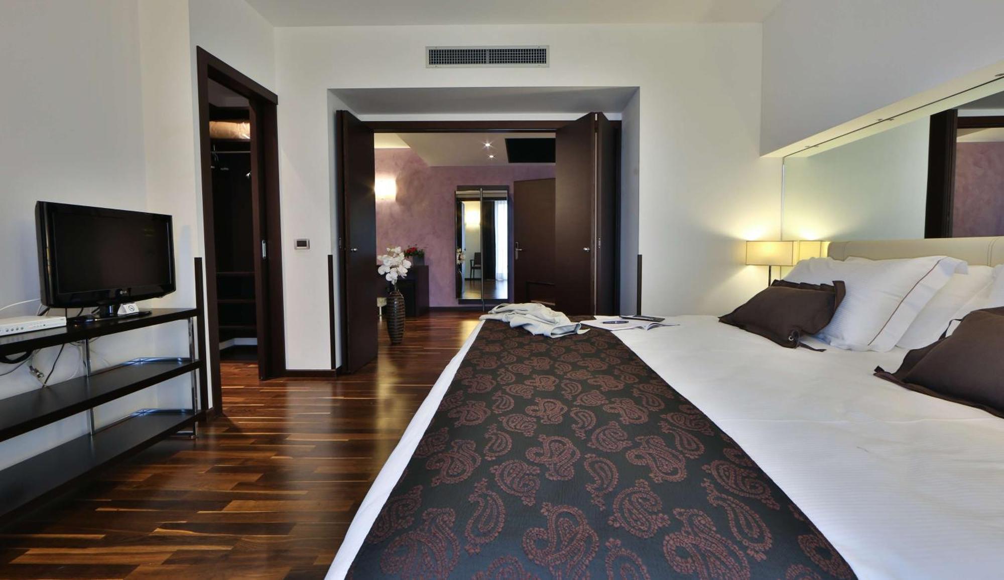King Suite with Balcony