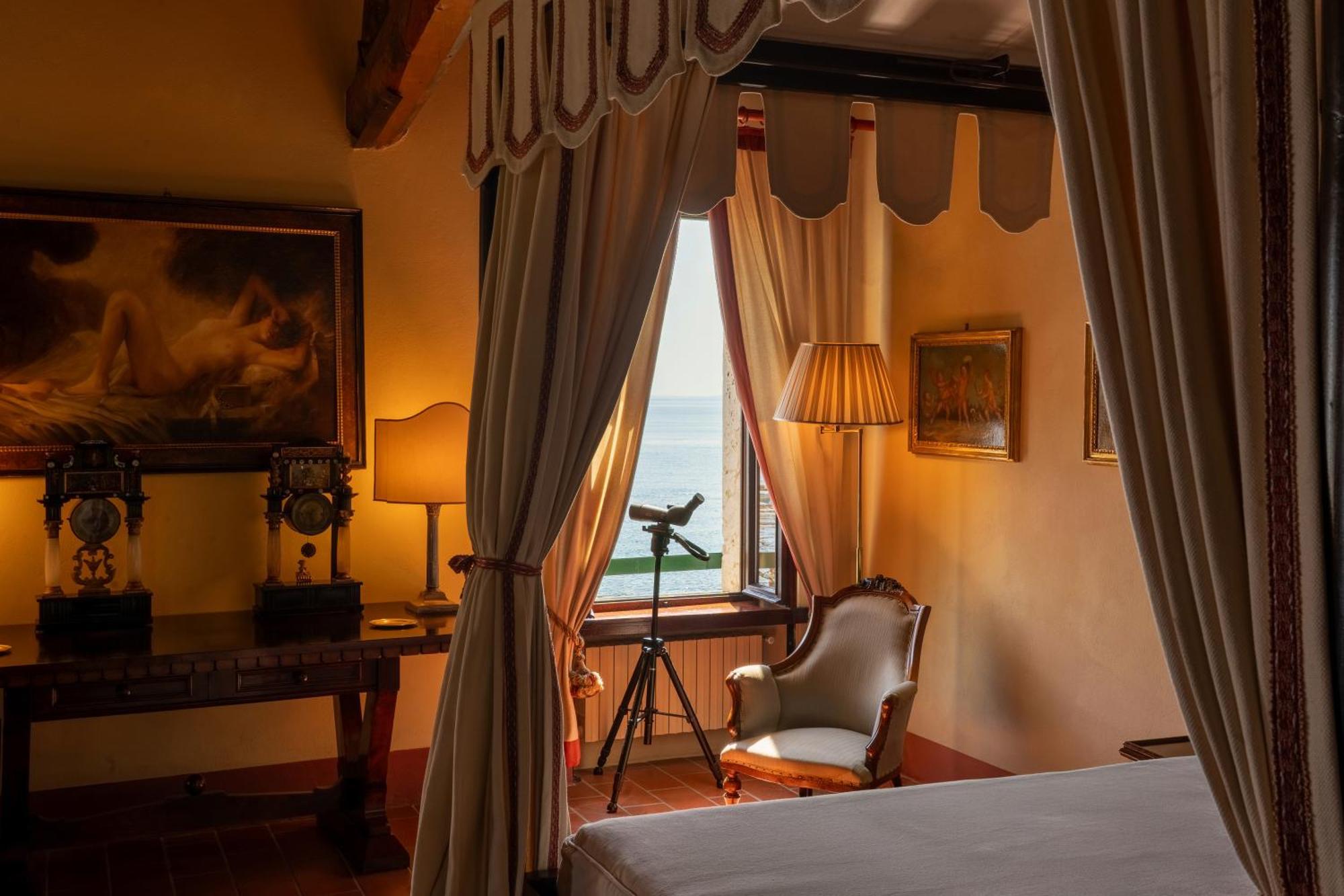 Deluxe Suite Lake View