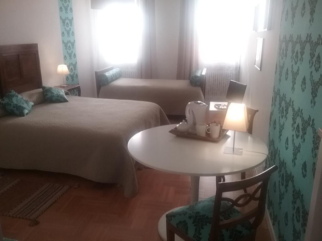 Dreibettzimmer mit eigenem externen Bad