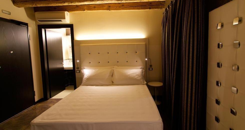 Double Room,525600012:JPEG