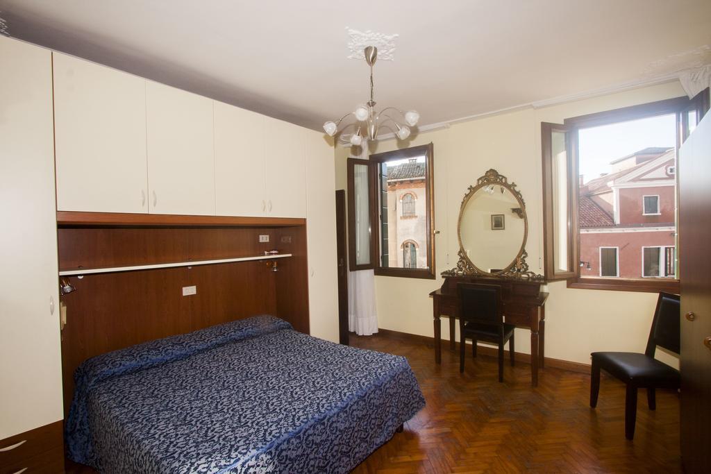 Quarto Duplo com Banheiro Privativo