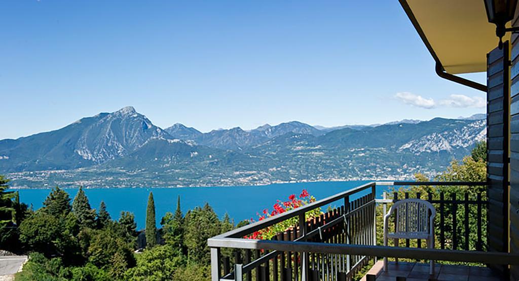 Doppel-/Zweibettzimmer mit Balkon und Seeblick