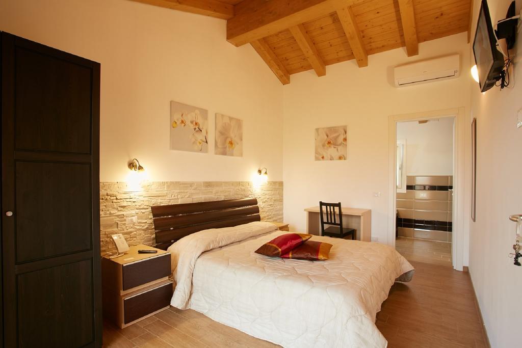 Deluxe Double Room with Extra Bed,228511853:JPEG