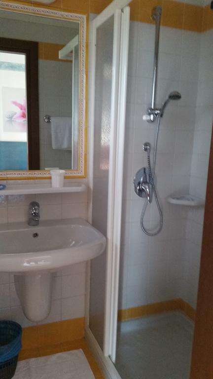 Double Room with Lake View,658608831:JPEG