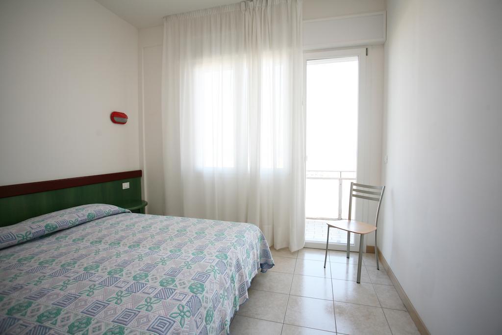 Appartamento con 2 Camere da Letto, Vista Mare e Balcone