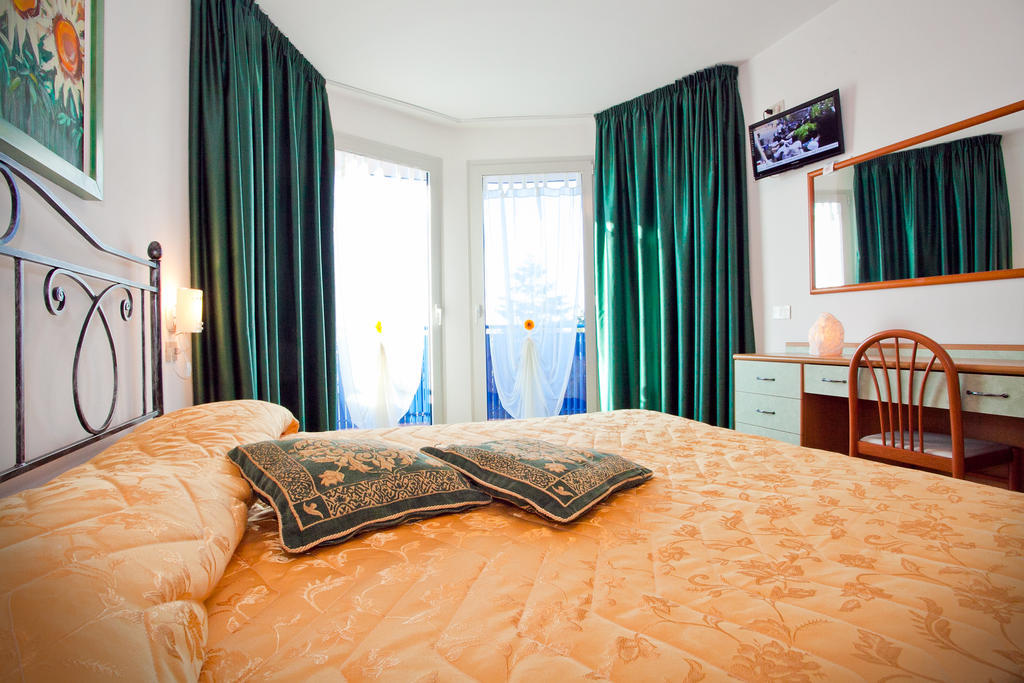 Superior Double Room with Balcony,248928249:JPEG