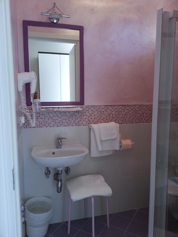 Single Room with Balcony,249931421:JPEG