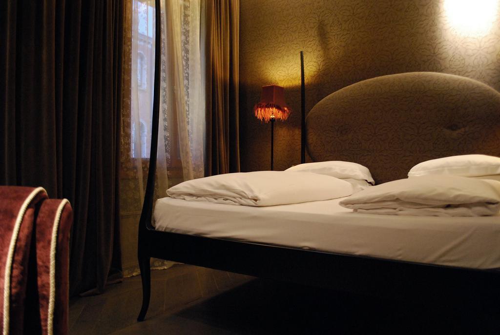 Deluxe Double Room with Canal View,681654582:JPEG