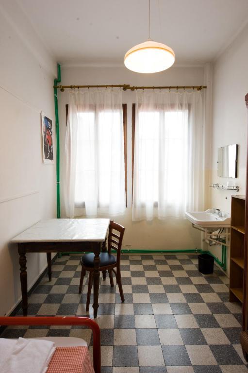 Single Room,665268468:JPEG