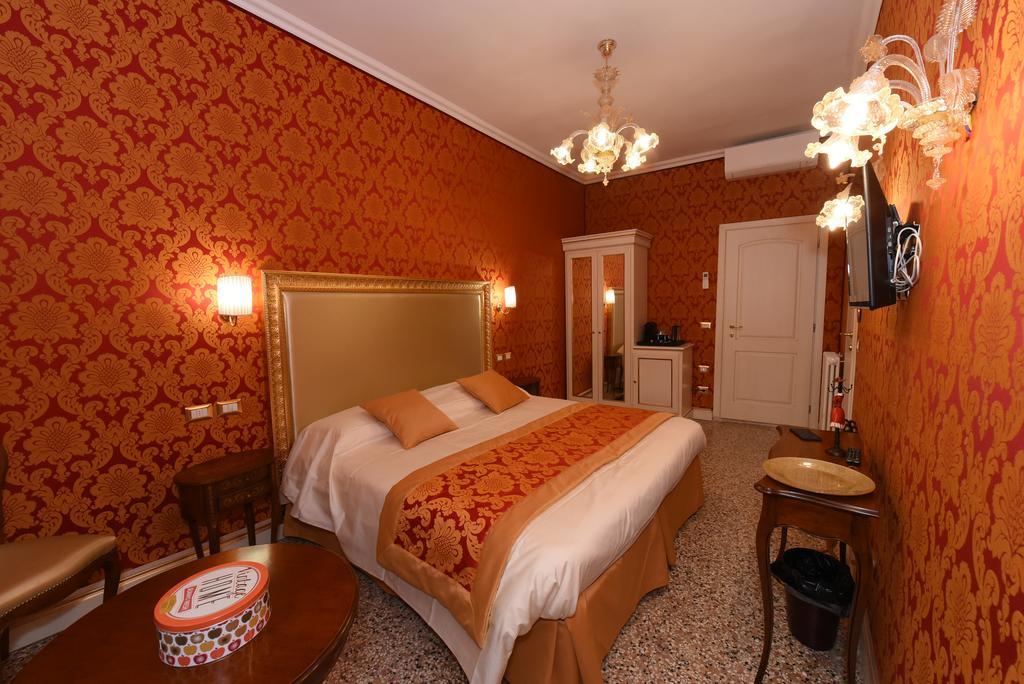 Deluxe Room,380403745:JPEG